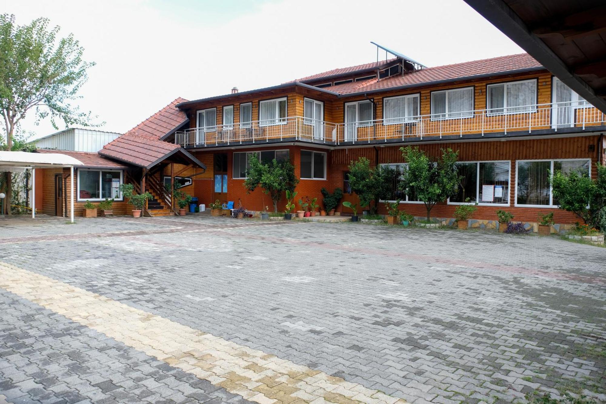 Buna Park Hotel Shkodër エクステリア 写真