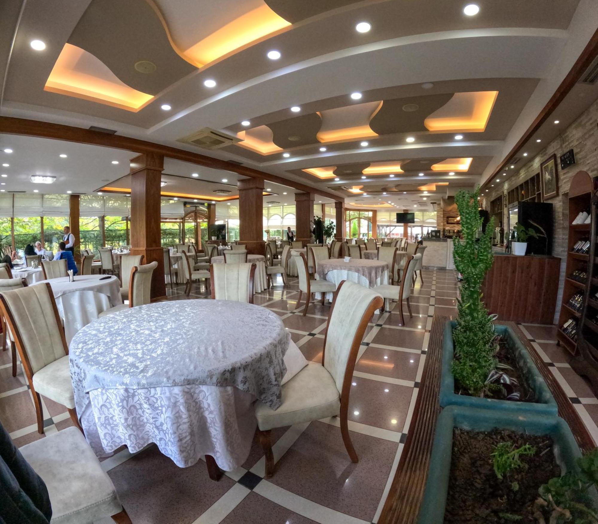 Buna Park Hotel Shkodër エクステリア 写真
