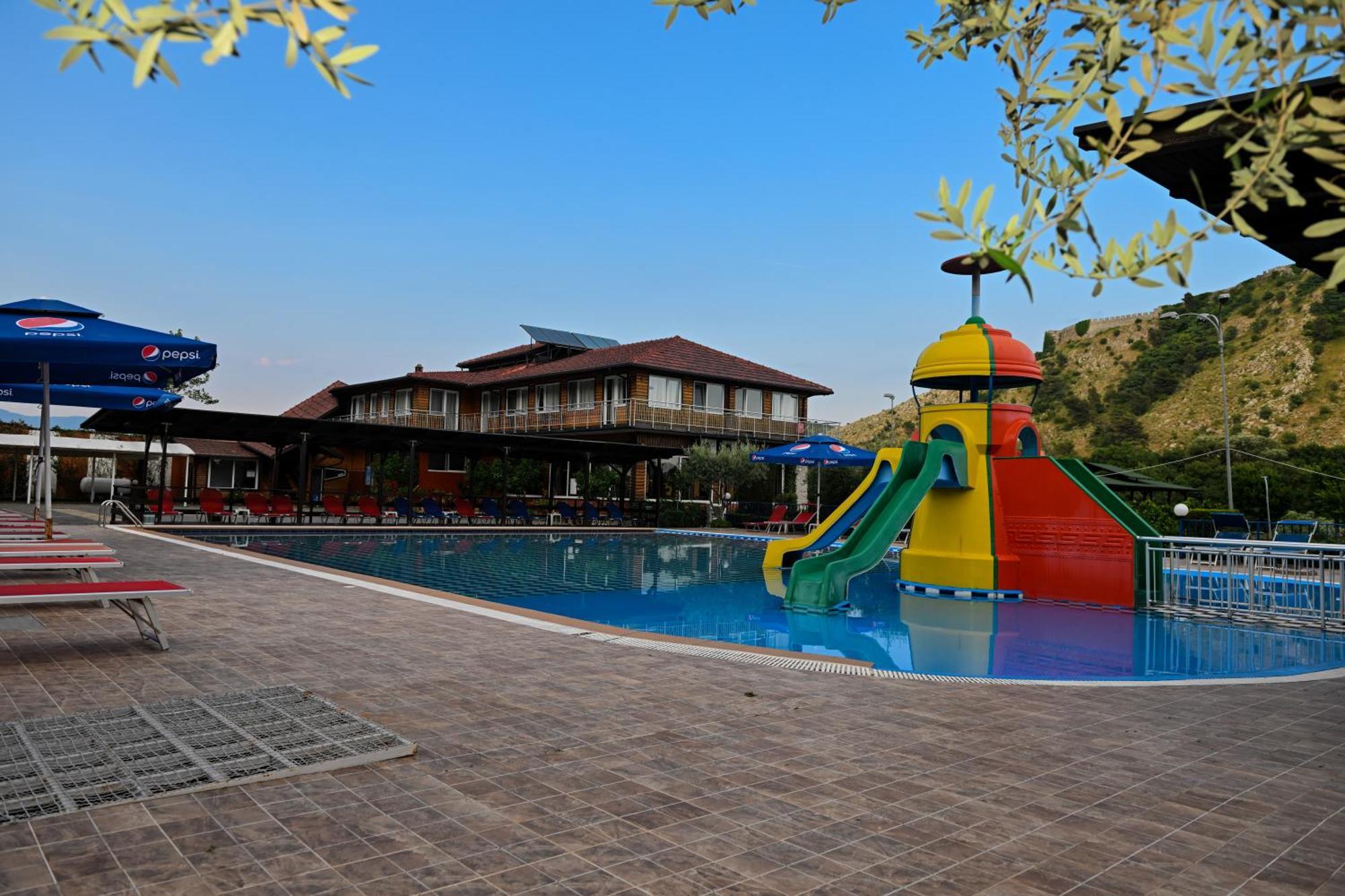 Buna Park Hotel Shkodër エクステリア 写真