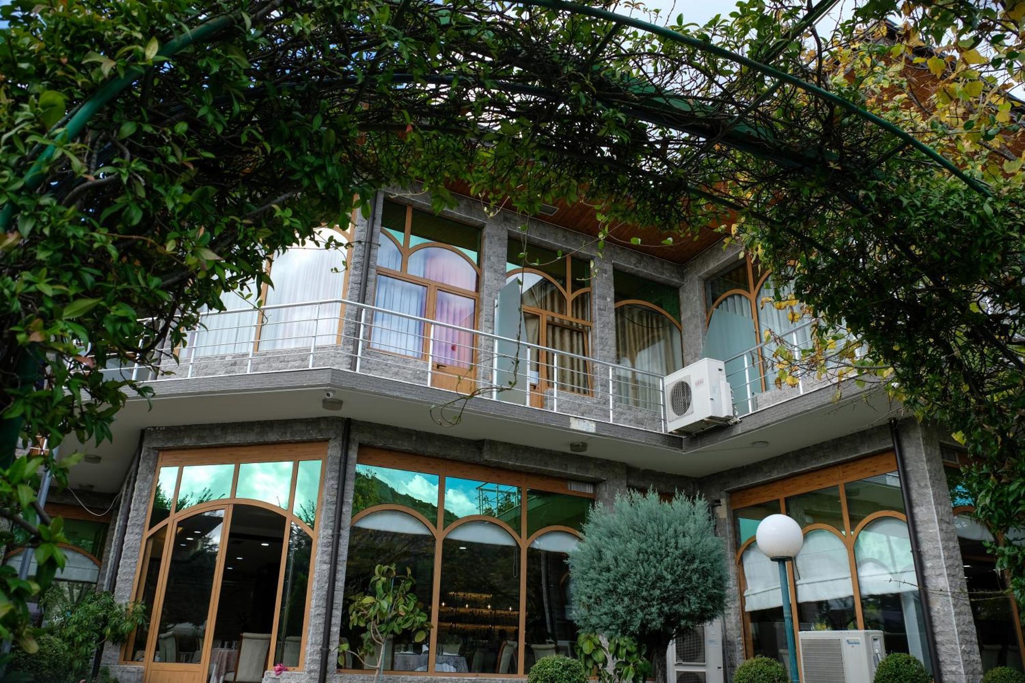 Buna Park Hotel Shkodër エクステリア 写真