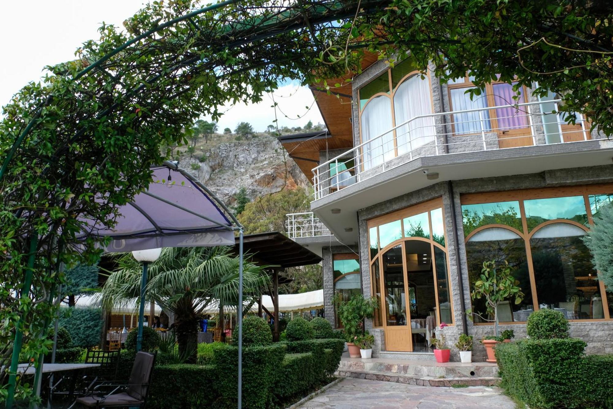 Buna Park Hotel Shkodër エクステリア 写真