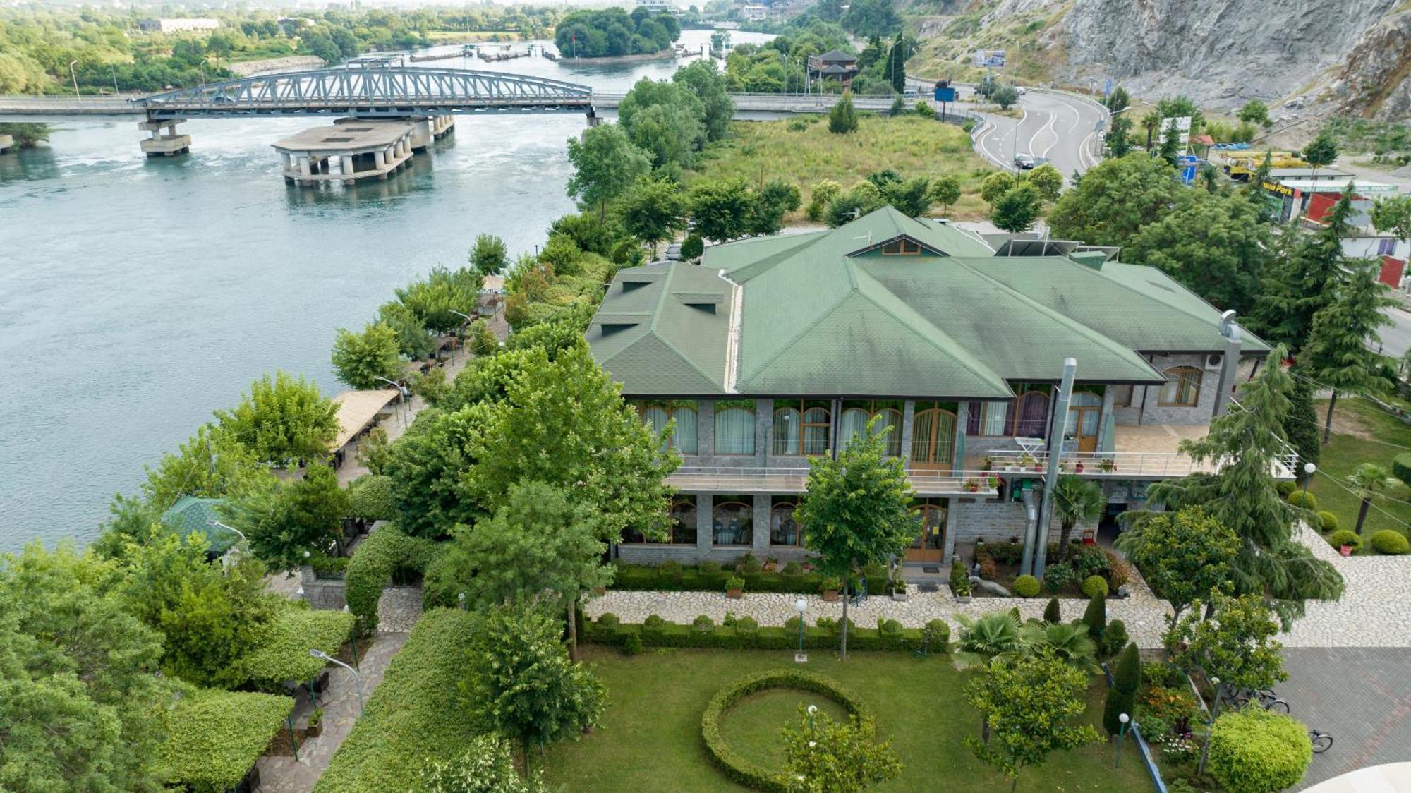 Buna Park Hotel Shkodër エクステリア 写真
