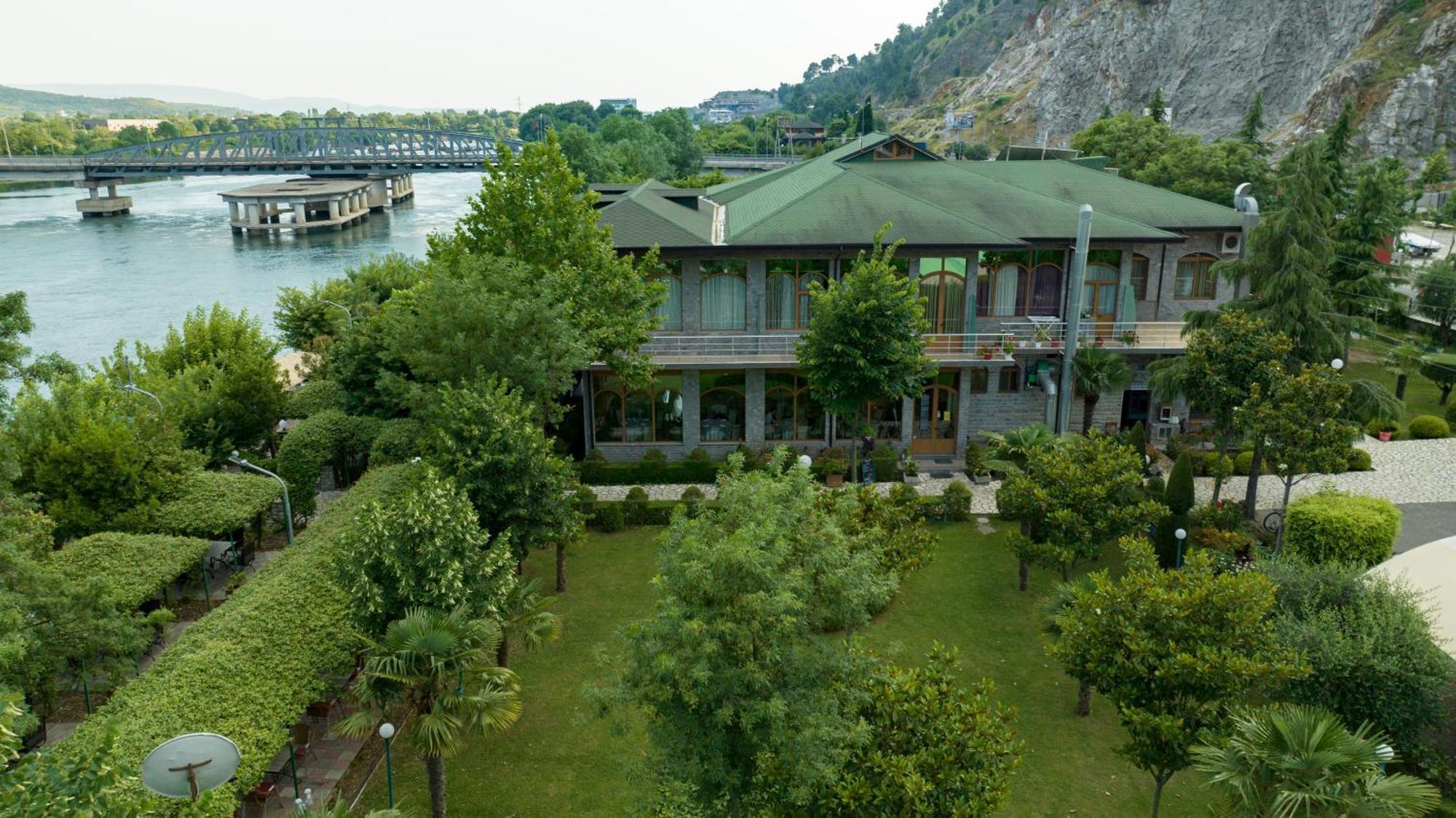 Buna Park Hotel Shkodër エクステリア 写真