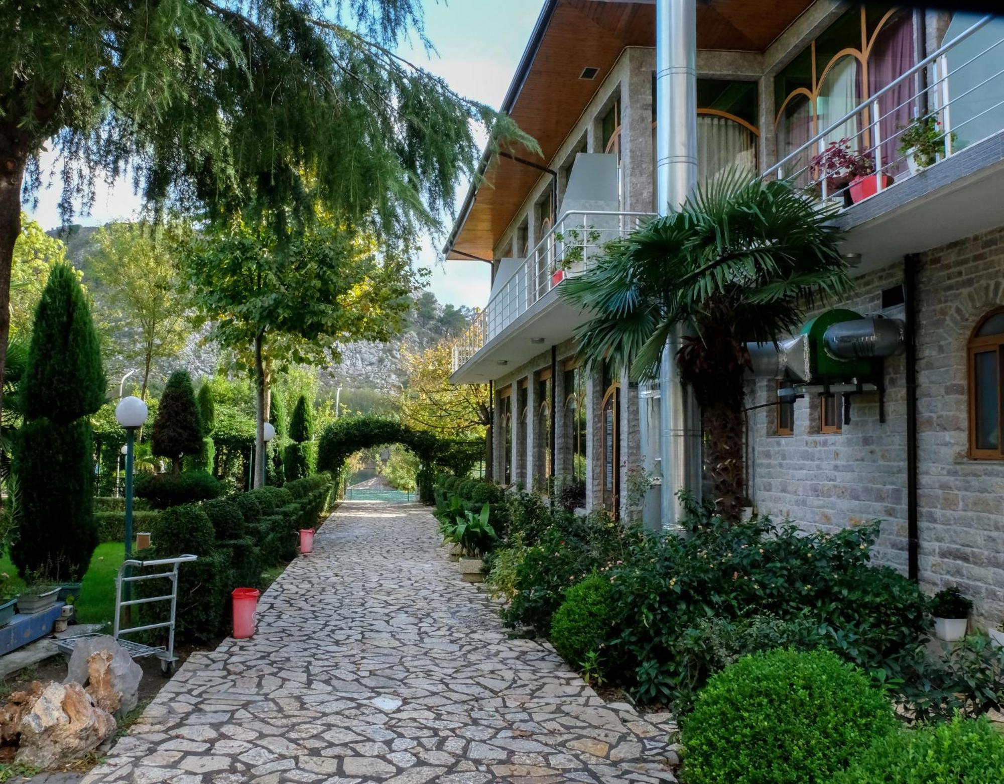 Buna Park Hotel Shkodër エクステリア 写真