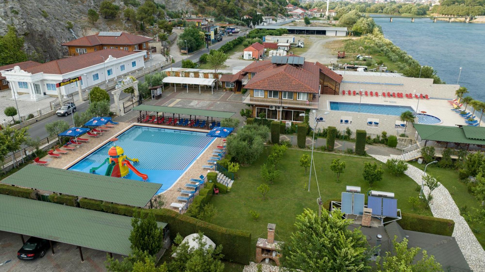 Buna Park Hotel Shkodër エクステリア 写真