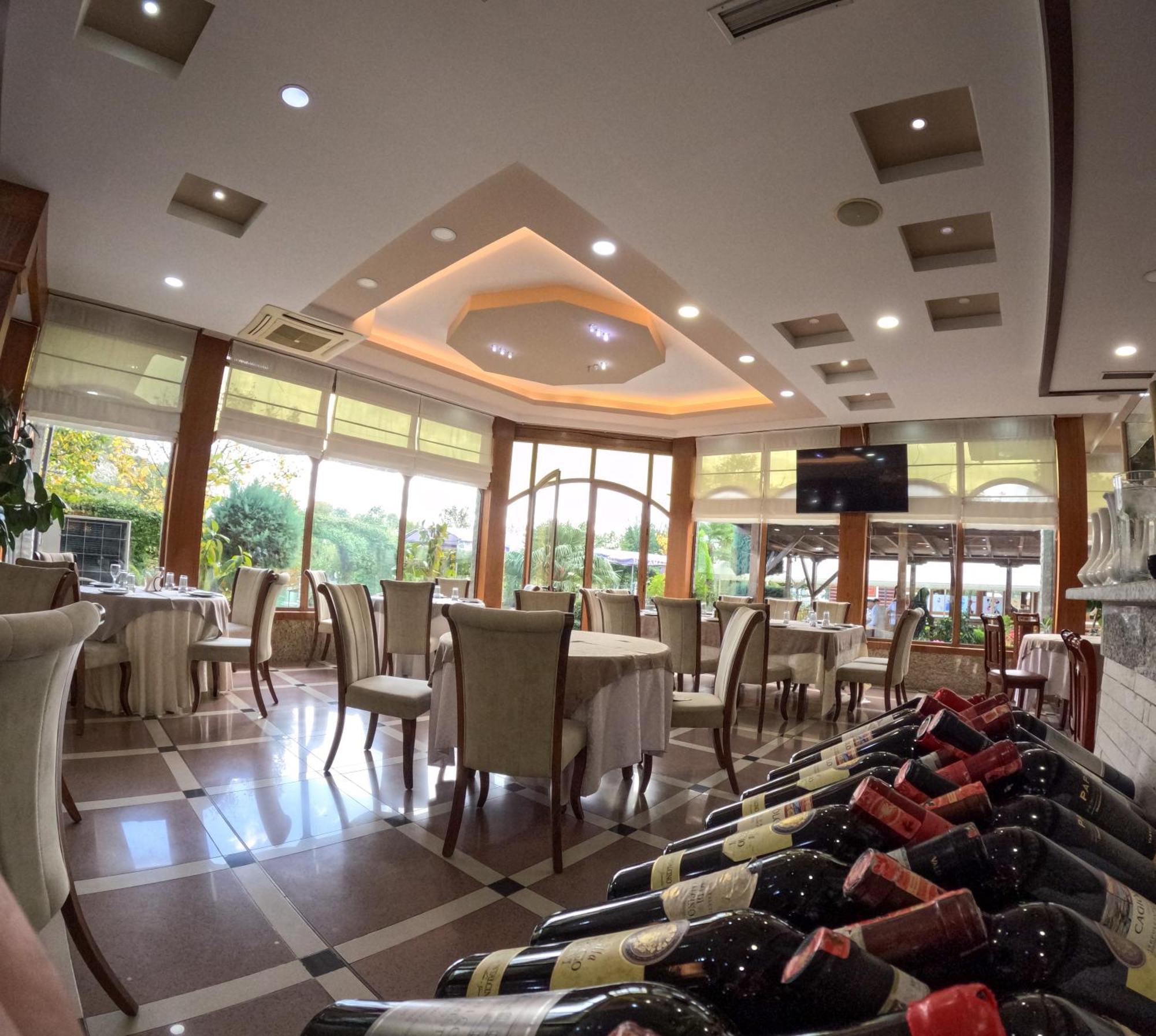Buna Park Hotel Shkodër エクステリア 写真