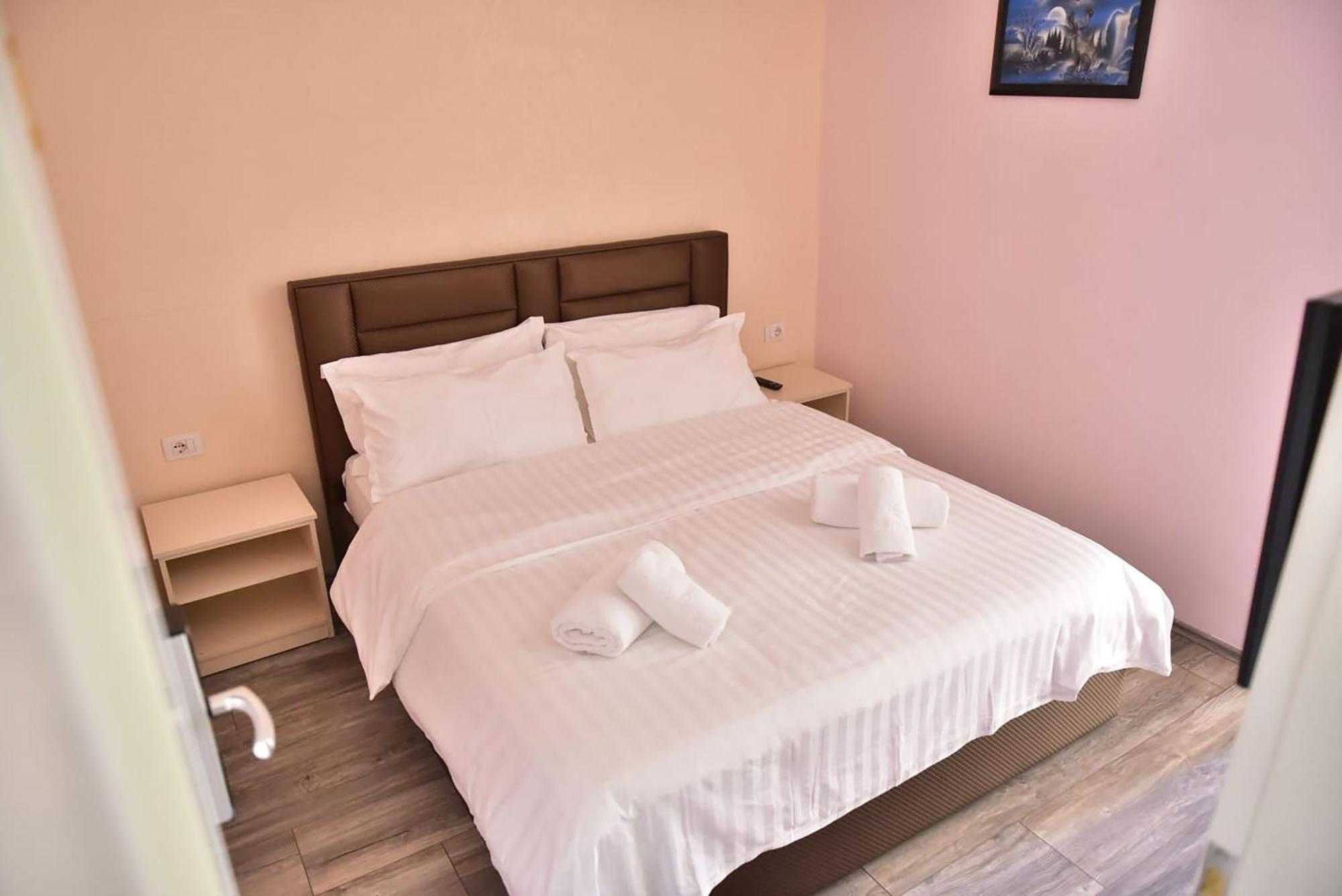 Buna Park Hotel Shkodër エクステリア 写真